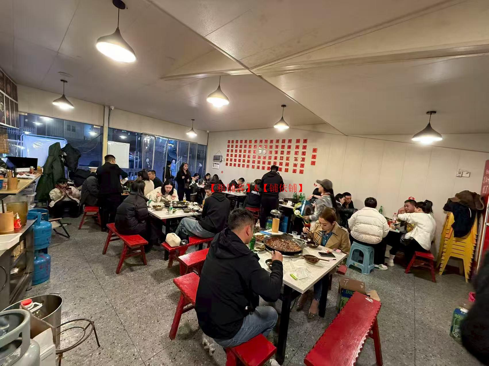 大十字广场78平有外摆区餐饮店，低价急转